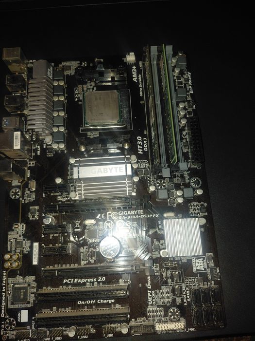 Продам комплект Amd fx8150+Мат.плата Gigabyte GA-970A-DS3P FX+DDR3 1600 mhz 16gb