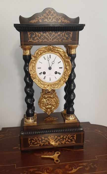 Relógio com colunas época NPL III