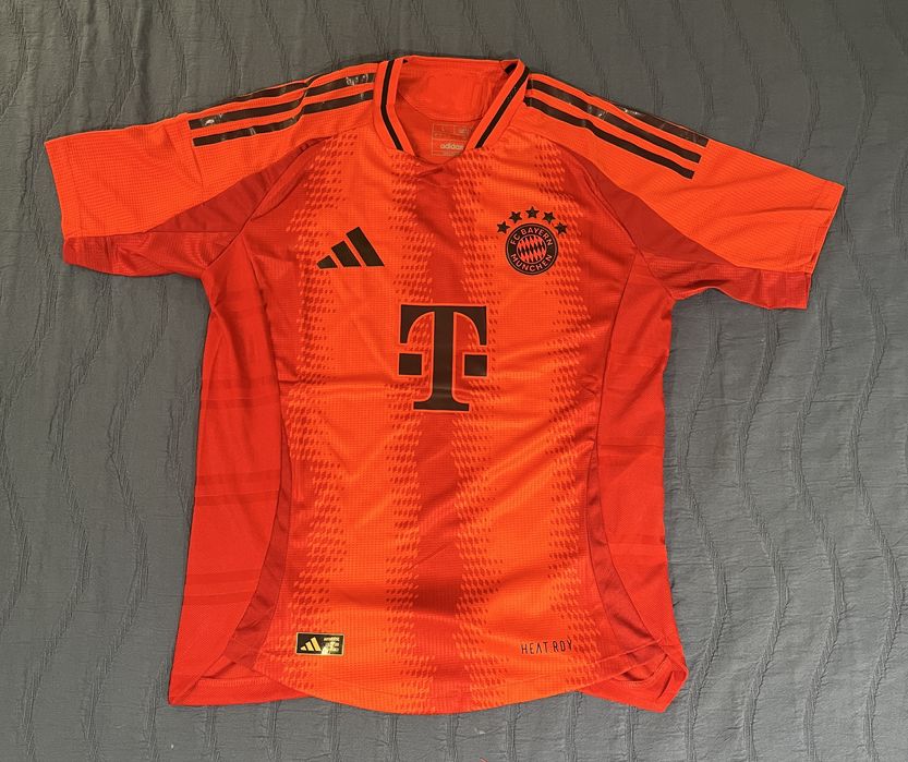 Camisola principal Bayern Munich 2024-25