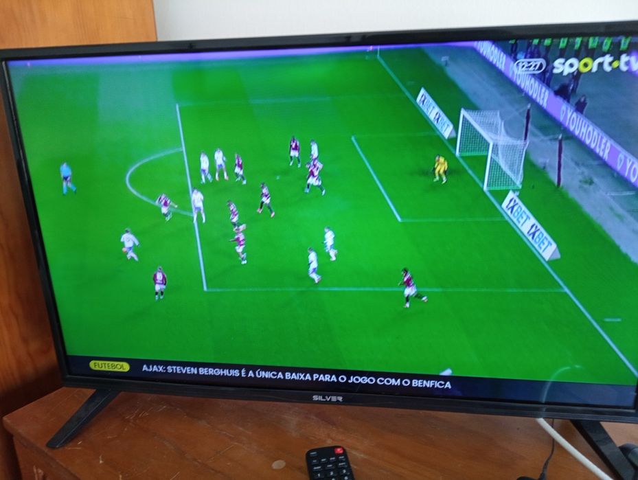 Televisão LED Silver 	73x43 cm  - 32 polegadas -Como nova !!