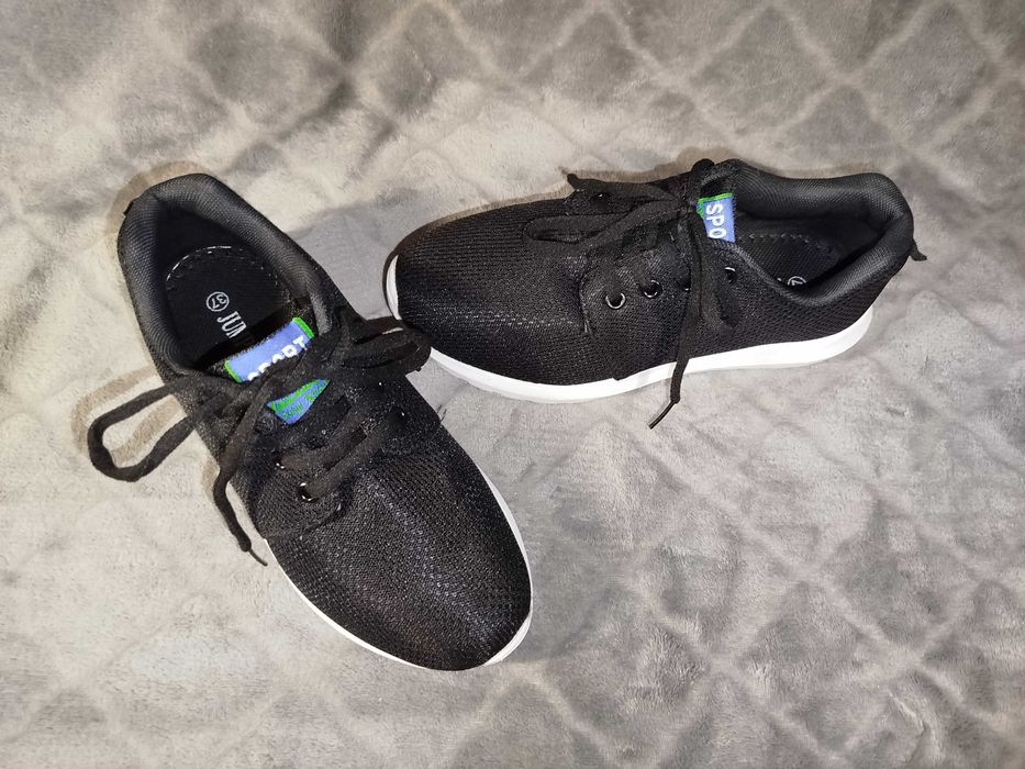 Wygodne adidasy na platformie