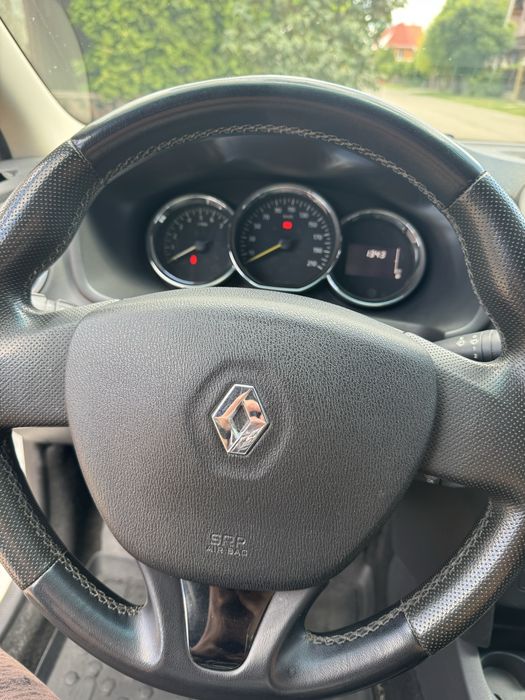 Renault logan 2016  бензин