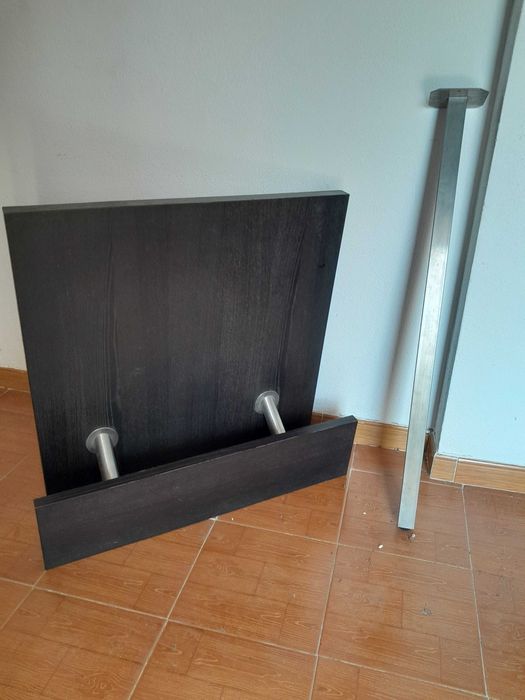 mesa de parede  em bom estado cor wangue