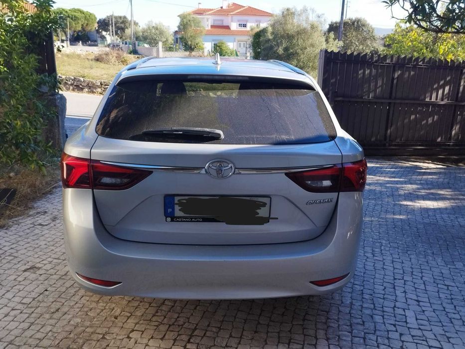Toyota Avensis Touring Sports 1.6D Luxury. 195.000 km. Único dono. Particular. Nacional