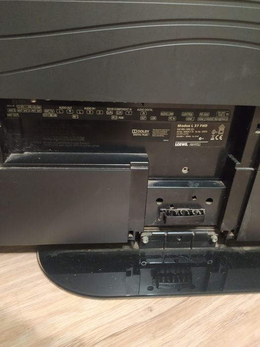 Великий телевізор loewe modus