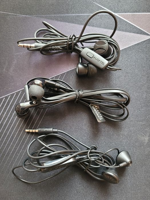 Комплекти оригінальних навушників