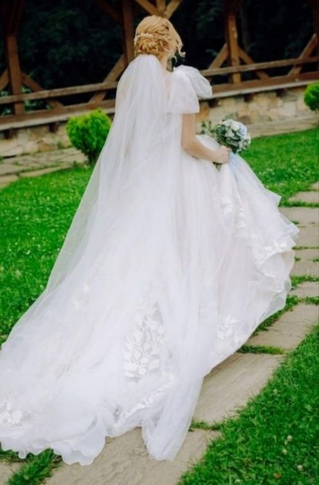 Сукня весільна, розмір М, 38