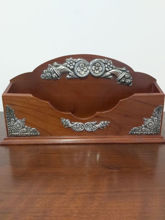 Suporte de ourivesaria em madeira e prata