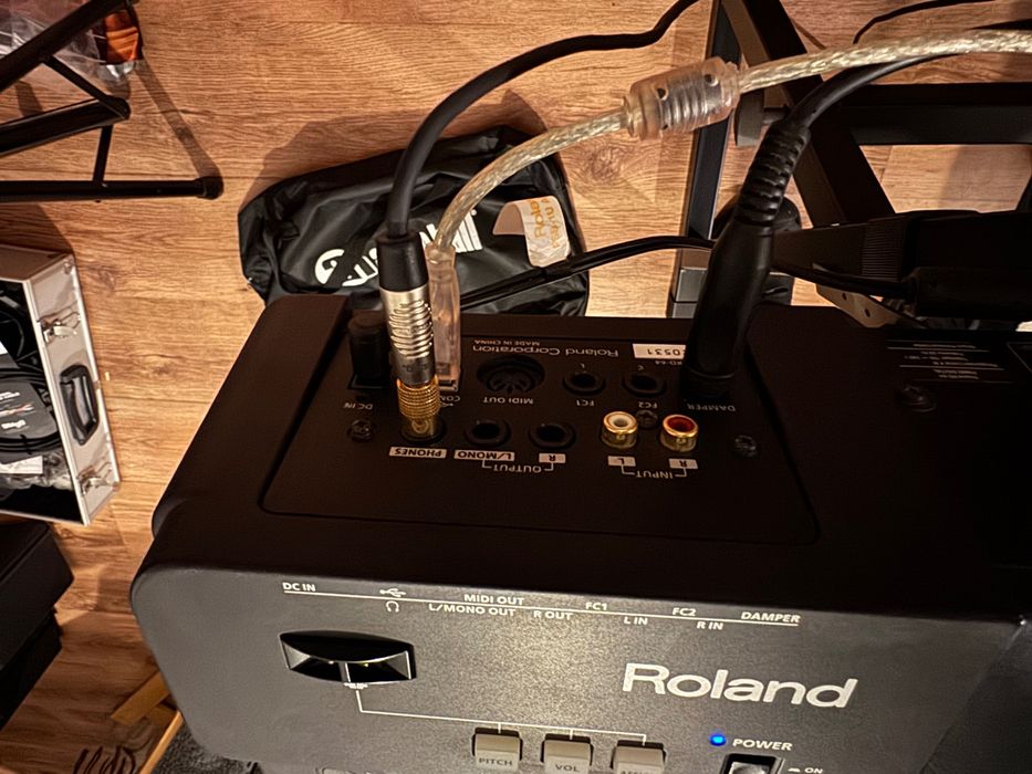 Roland RD 64 cyfrowe pianino ze sztywnym futerałem