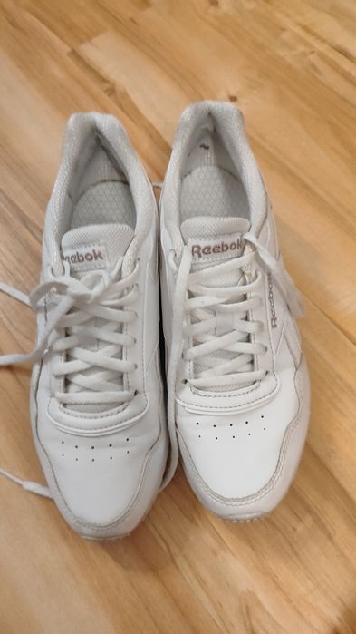 Buty Reebok białe.