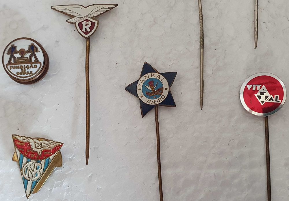 PINs / Alfinetes / Crachás / Emblemas muito antigos