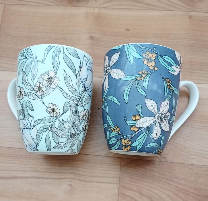 Чашка з квітковим орнаментом