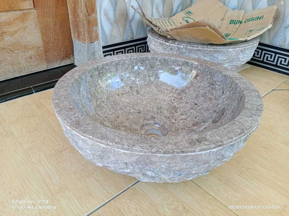 Lavatórios únicos em pedra