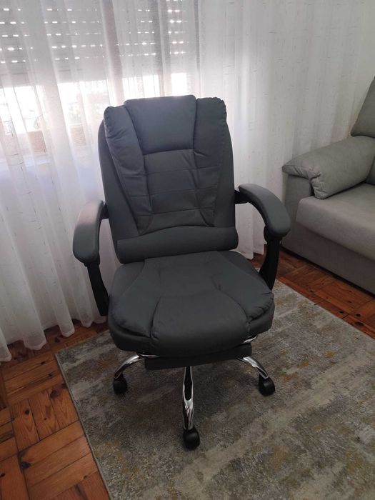 Cadeira de escritório a venda, comprada no agosto 2026.