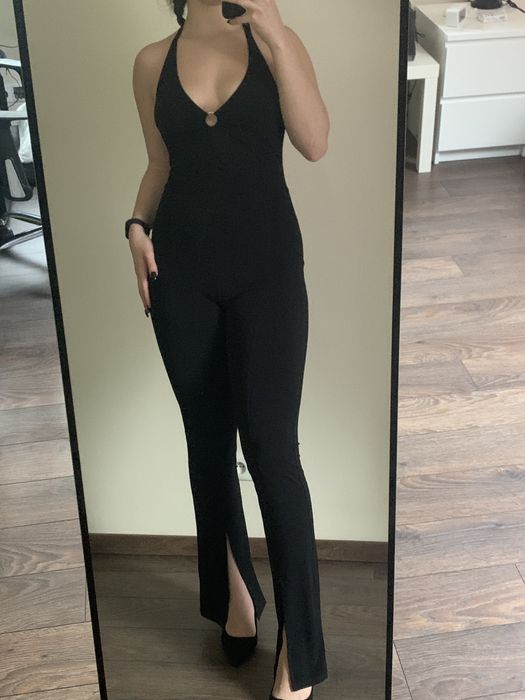 czarny wiązany kombinezon