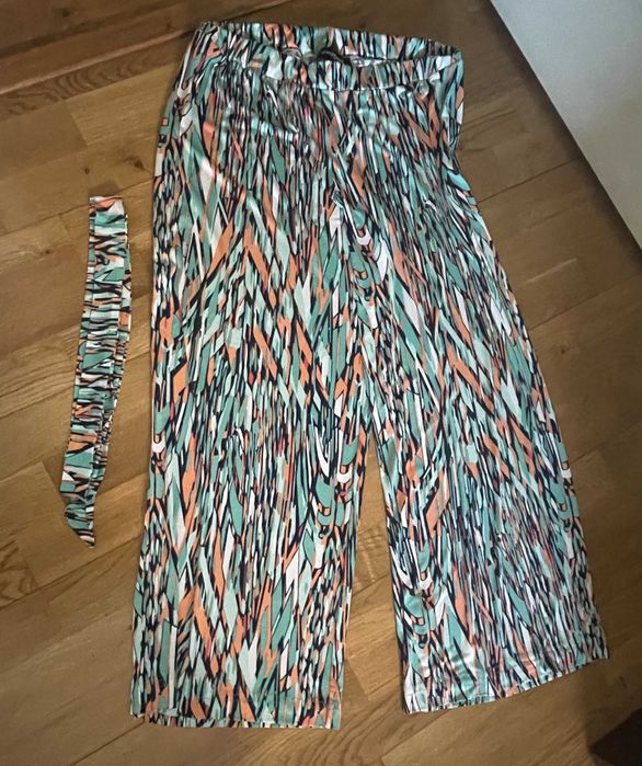 Calça larga e com elasticidade, da marca Desvast