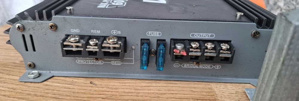 Sistema de Som (Subwoofer, Colunas, etc)