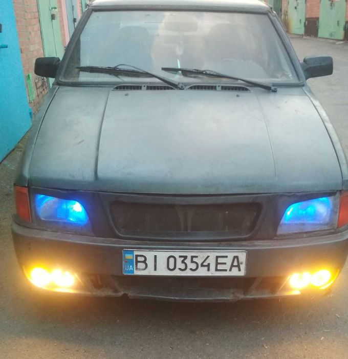 Продам бойову машинку.