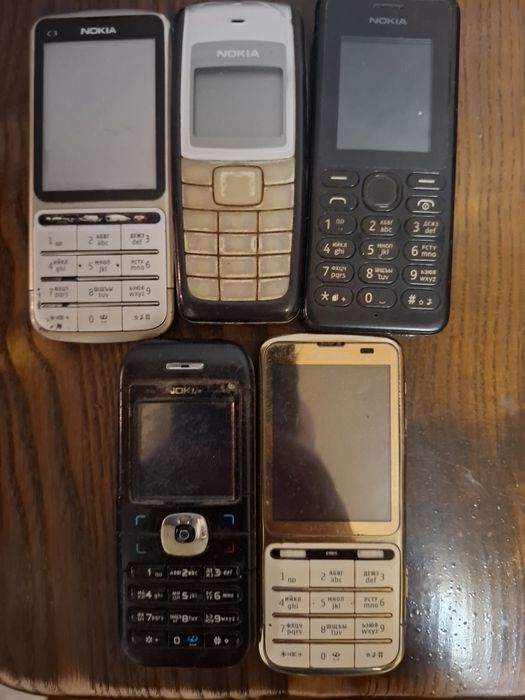 Кнопочные телефоны Nokia.