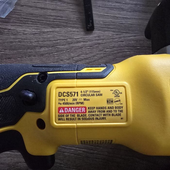 DeWalt DCS571B Pilarka Tarczowa