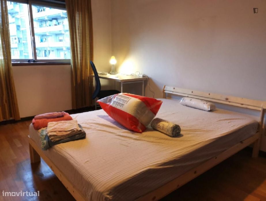 Quarto - localizado em Guimaraes