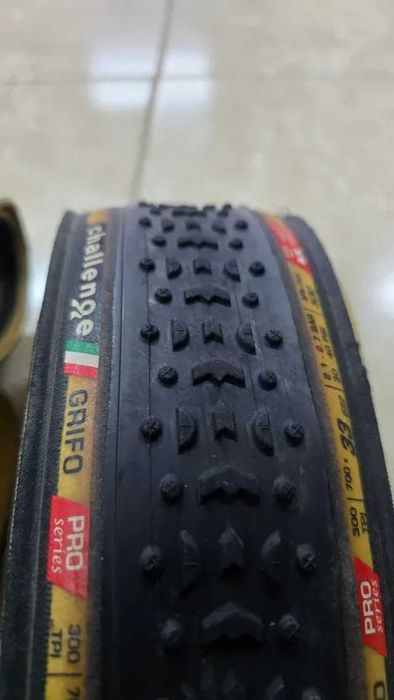 2 Pneus Challenge Grifo PRO 700x33 Tubeless