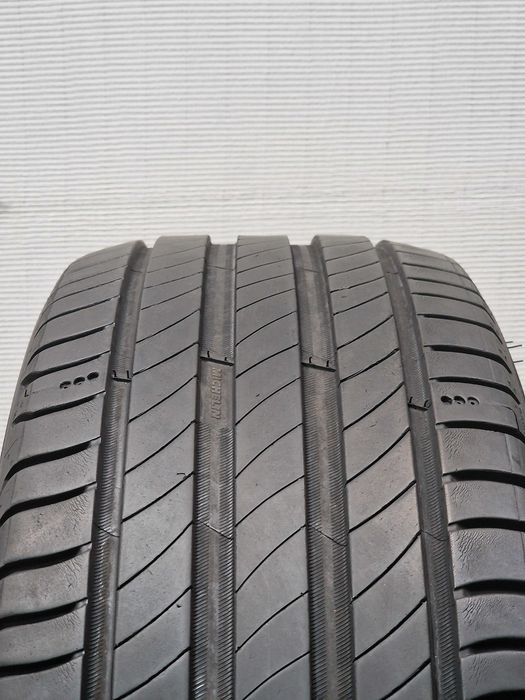 2 Pneus 225/45R19 MICHELIN Semi Novos
