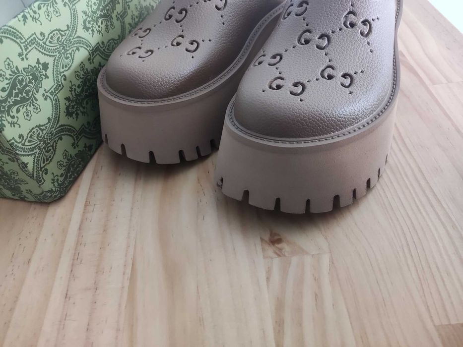 Gucci Buty, sandaly, Klapki