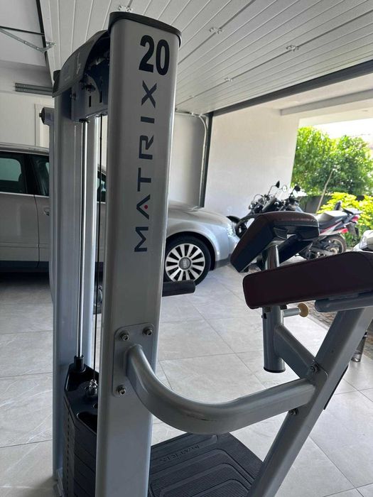 MAQUINA GLUTEOS MATRIX