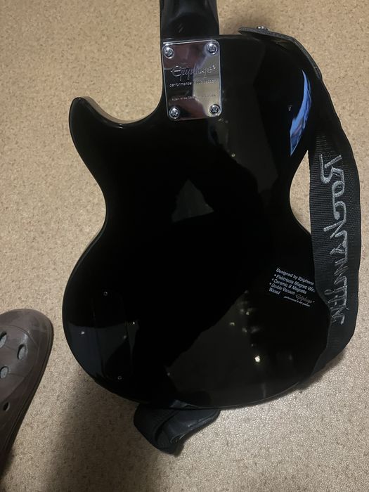 Електрогітара Epiphone Les Paul Junior і комбопідсилювач