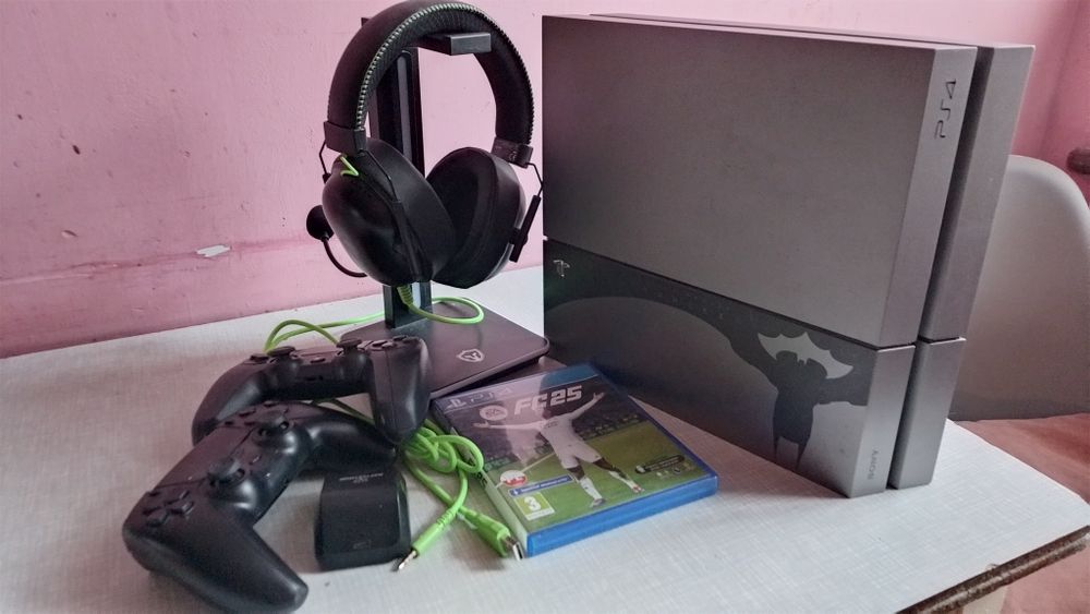 Konsola PlayStation 4