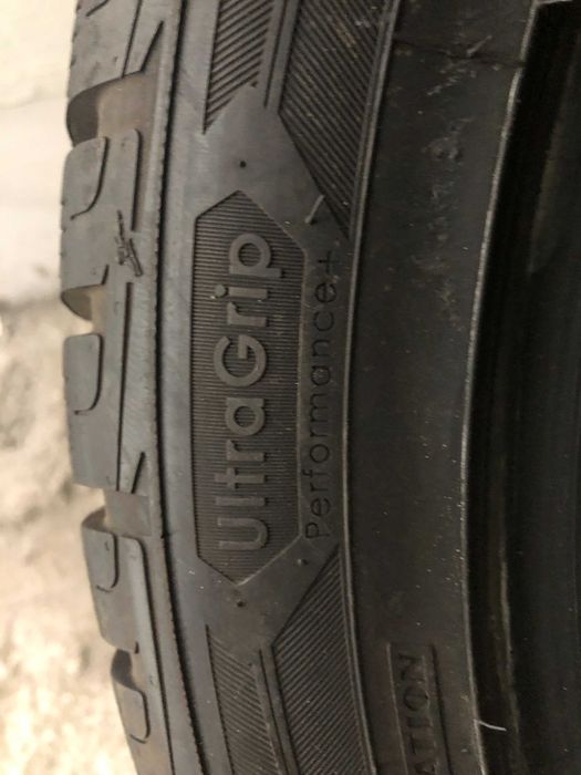 Komplet opon zimowych  255/45R20 GoodYear UG Performance + po 8mm