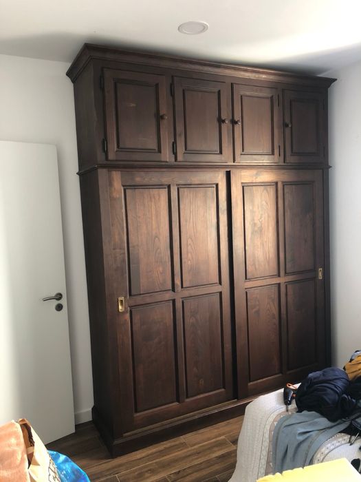 Guarda fatos de madeira maciça