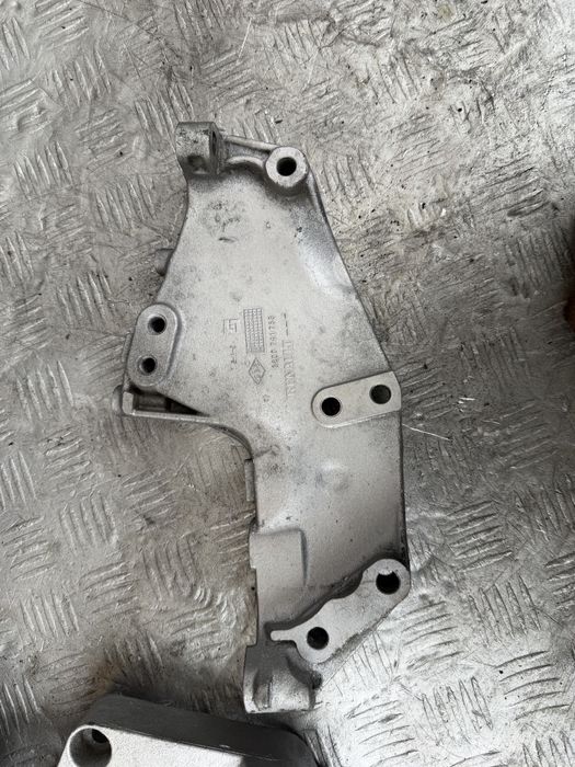 Кронштейн двигателя 8200741758 Nissan Primastar/ Opel Vivaro