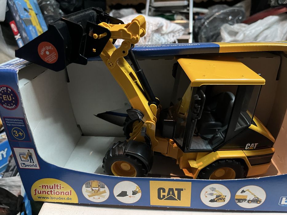 Escavadora giratória marca CAT como nova