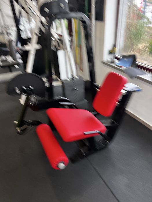 Precor icarian leg extension