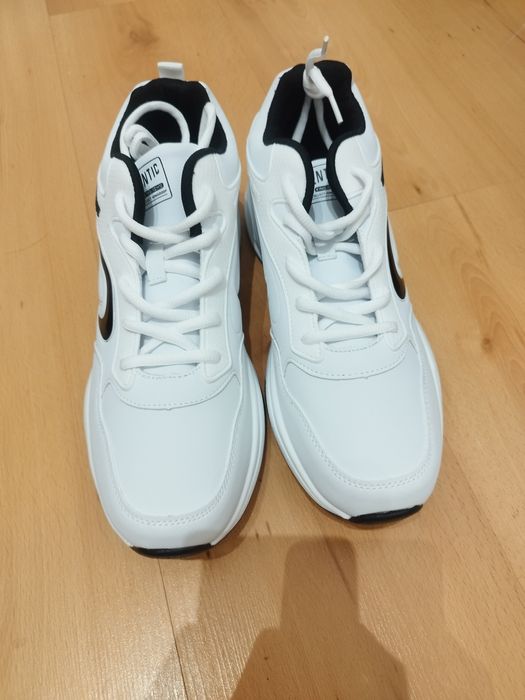 Buty Kingjowe 44 białe