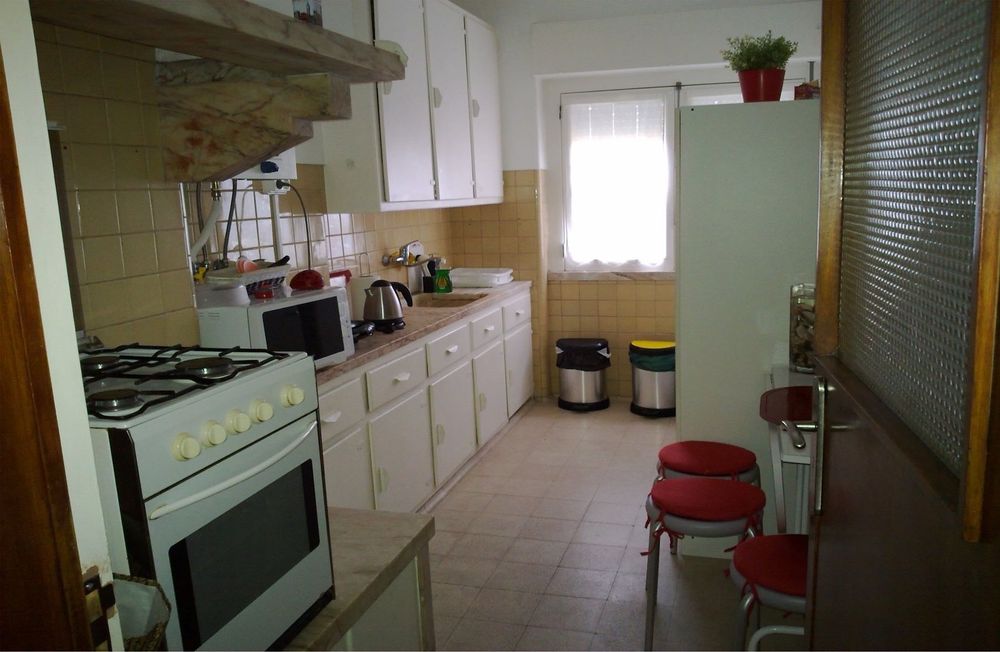 Quarto ao Campo Pequeno, (rua de Entrecampos) espaçoso, todos os transportes a 200m
