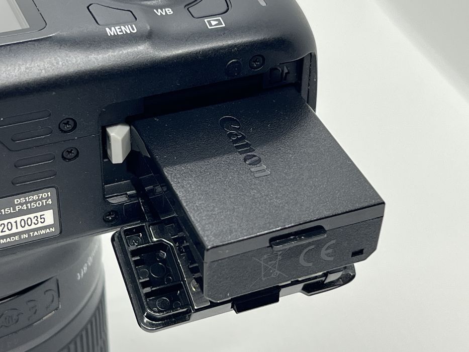 Canon 4000D kit Стан нового