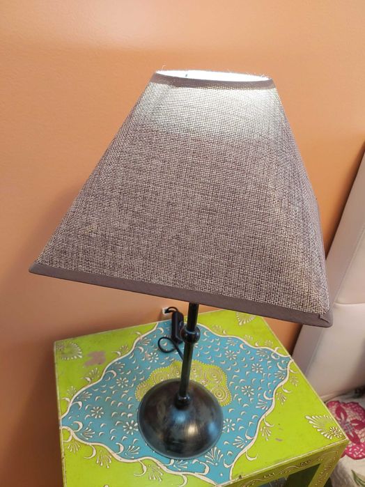 Candeeiros de mesa em metal patinado – estilo clássico | 2 unidades