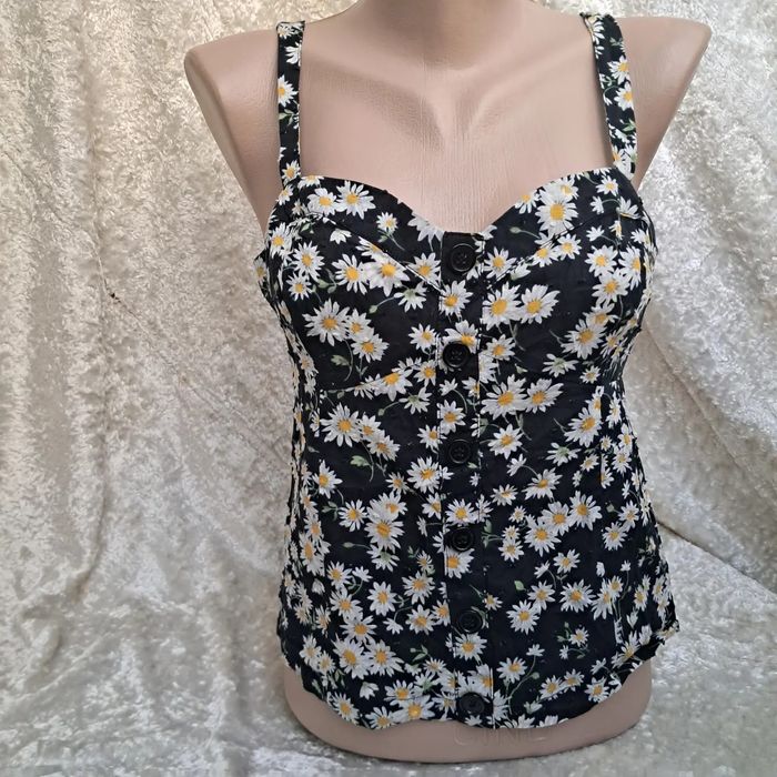 Блуза в ромашки.