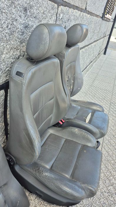 AUDI A4 B5(8D) - Bancos SPORT COM REGULAÇÃO LOMBAR ELETRICA EM PELE