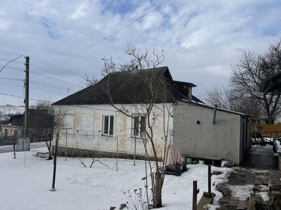 Продам будинок з земельною ділянкою