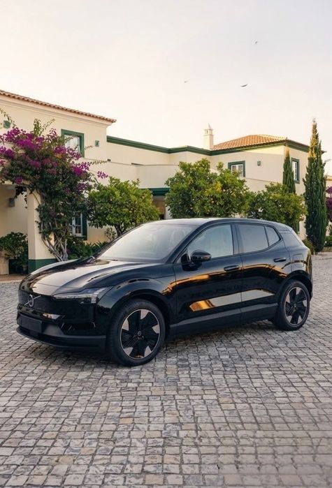 Volvo EX30 Single Motor Plus 51 kWh | Nacional | Novembro 2024 | Apenas 17.000km