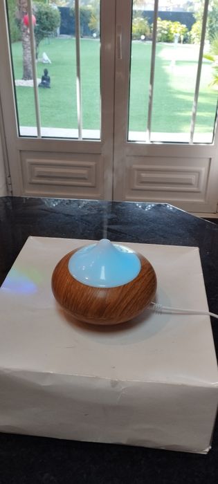 Difusor de aromas. Luz em sete cores