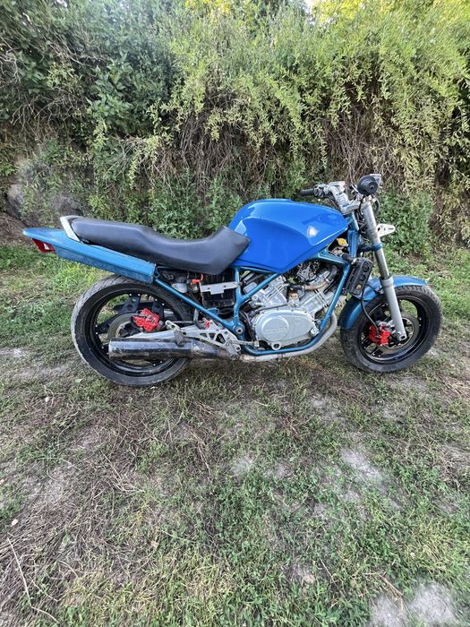 Продам honda vf400r