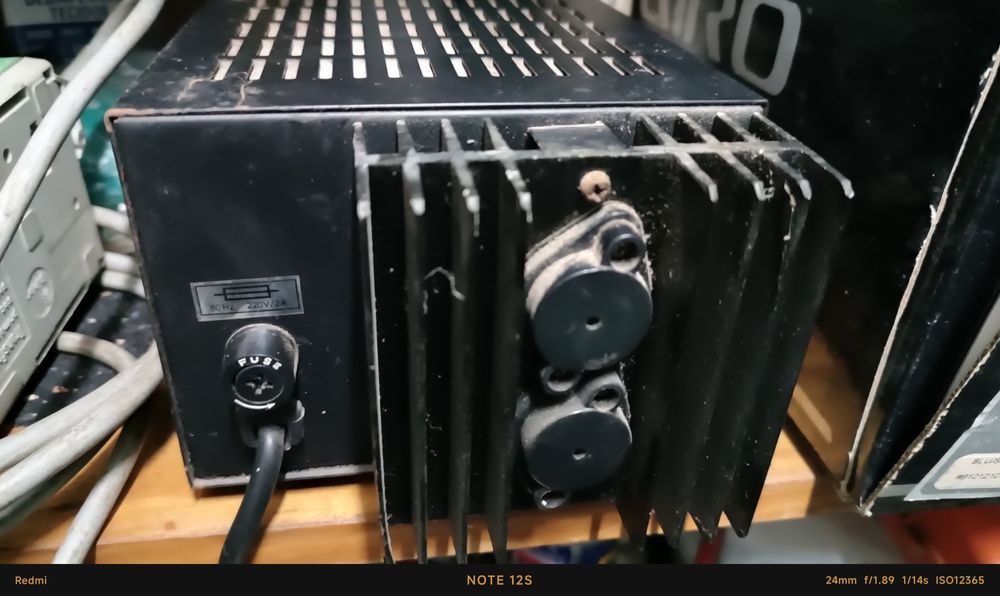 Vendo fonte de alimentação / transformador CC regulado modelo DF1763