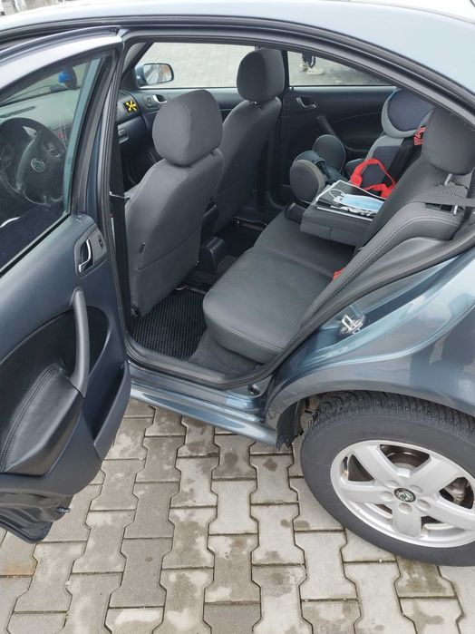 Продаж сімейного авто