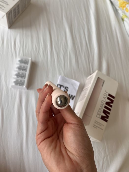 Dermaflash mini + caixa fechada de 8 recargas