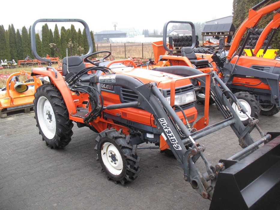 Kubota 4x4 ps pod tur do ogrodu sadu tunelu obory stajni